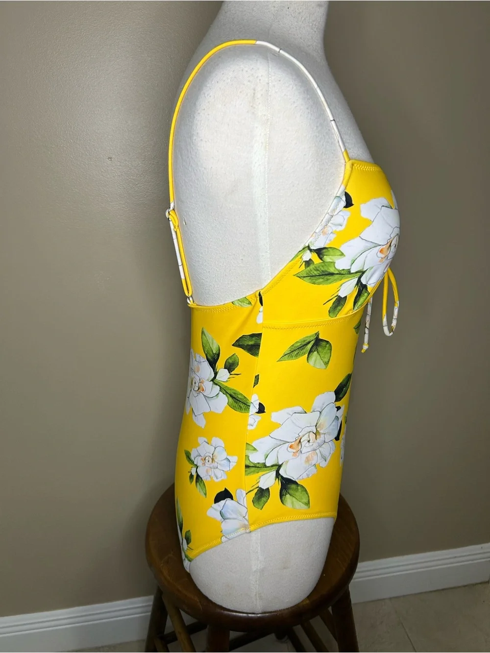 Cupshe Yellow Floral Lace-Up One-Piece Swimsuit with White Accents